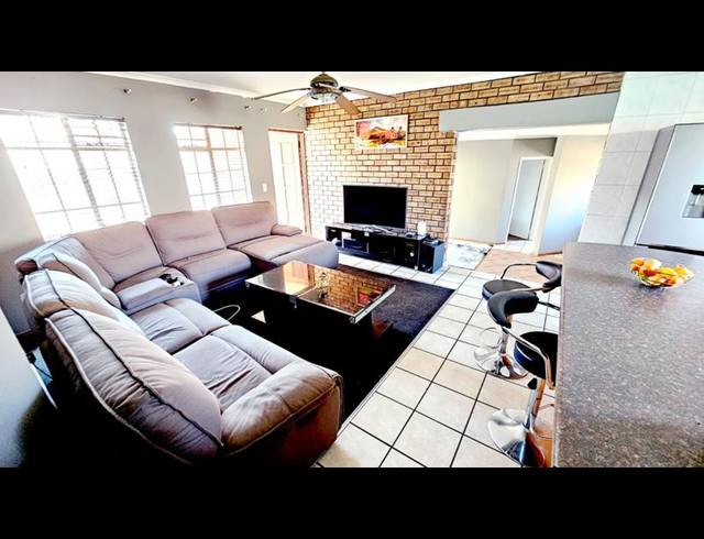 4 BEDROOM HOUSE FOR SALE IN CASTLEVIEW